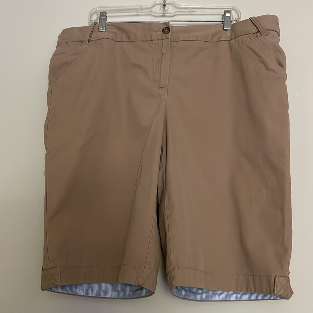 LANDS’END women’s SHORT Size 16 Color Tan